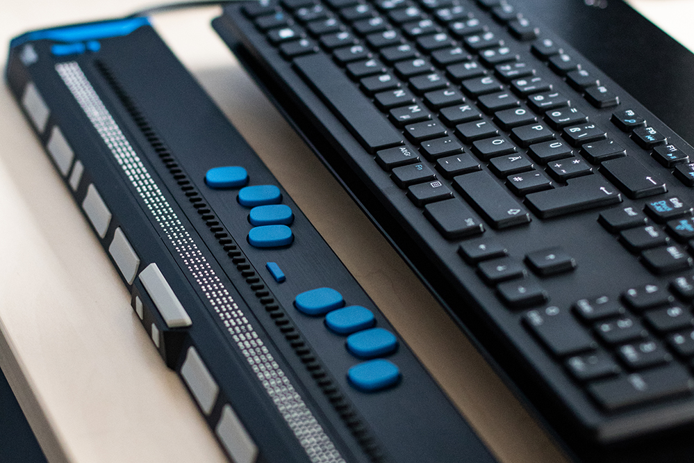 Das Bild zeigt eine Braille-Tastatur.