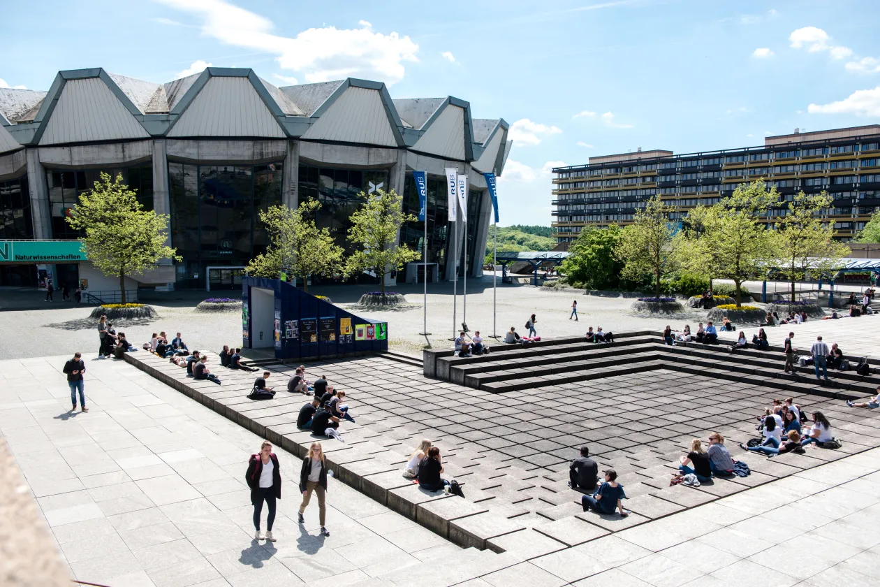 Das sonnige Forum vor dem Audimax der RUB