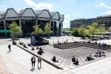 Das sonnige Forum vor dem Audimax der RUB
