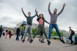 Sprung auf der Brücke
