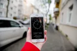 Telefon mit Kompass auf dem Display