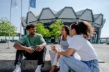 Studierende auf dem Campus der Ruhr-Universität Bochum