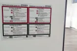 Brandschutzordnung an der Wand in einem Gebäude der RUB.