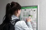 Student in front of an escape and rescue plan in a RUB building