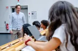 Professor im Hörsaal