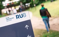 Wegweiser auf dem Campus 