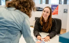 Foto: Beratungsituation am Servicepoint.