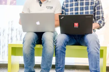 Zwei Laptops
