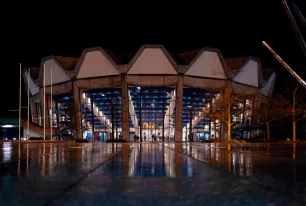 Das Audimax der RUB in der Nacht. 