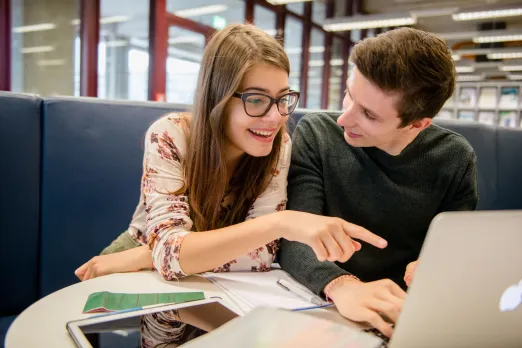 studium_und_lehre_km-359_lernen_gruppe