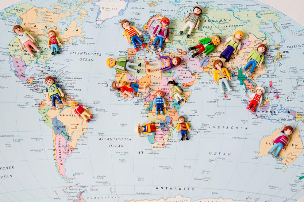 Weltkarte mit Playmobilfiguren