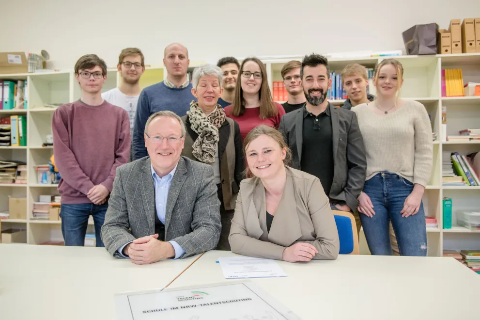 Vertragsunterzeichnung mit dem Christian-Rohlfs-Gymnasium in Hagen Haspe 
