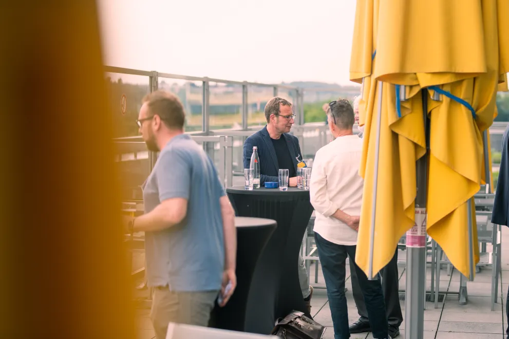 Gespräche auf der Mensaterrasse: Alumni Grillfest mit Silberner Promotionsfeier 2019 