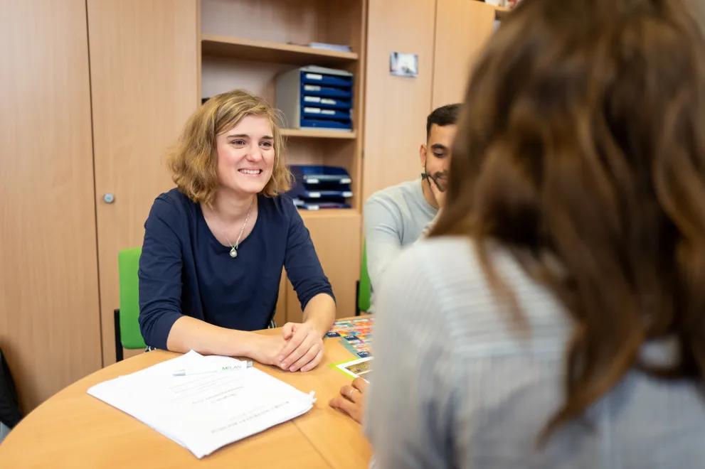 Studieninteressierte bei der Beratung