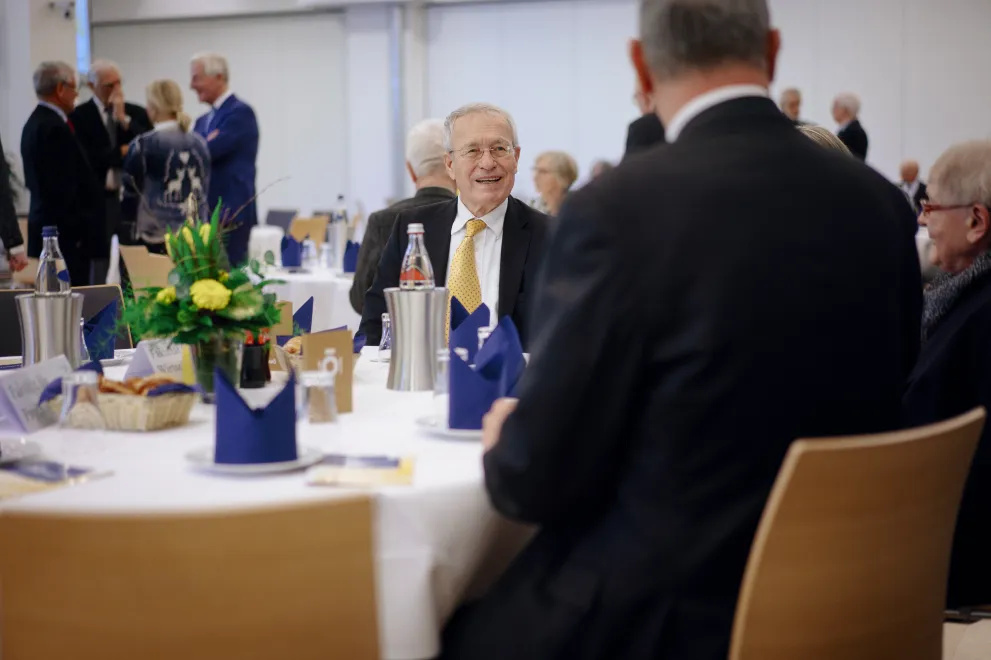 Goldene Promotion_Alumni_Tisch