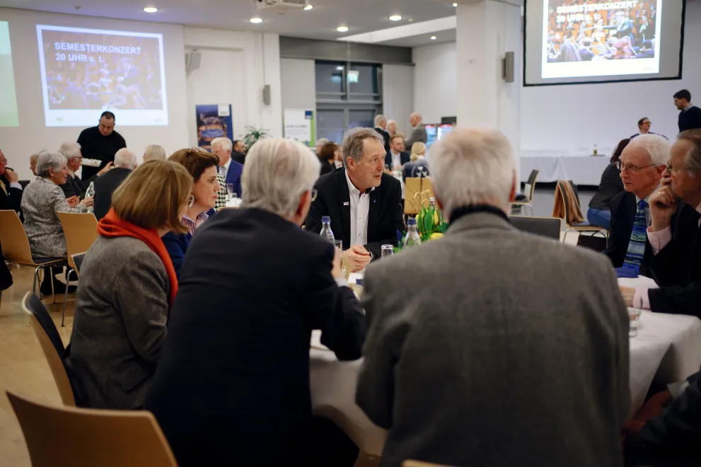 Goldene Promotion_Alumni_Tischgespräch