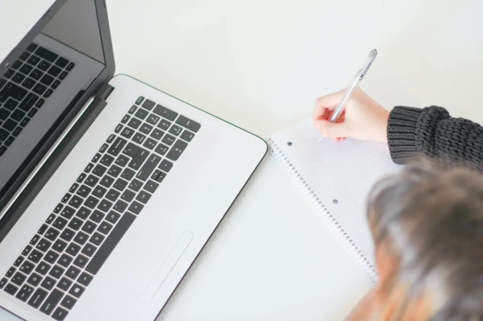 Online_Studieren_Lernen_Laptop