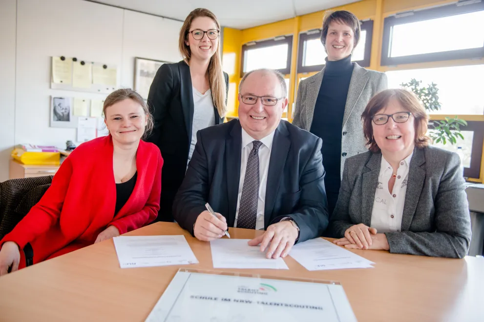 Vertragsunterzeichnung Talentscouting Willy-Brandt-Gesamtschule Marl 