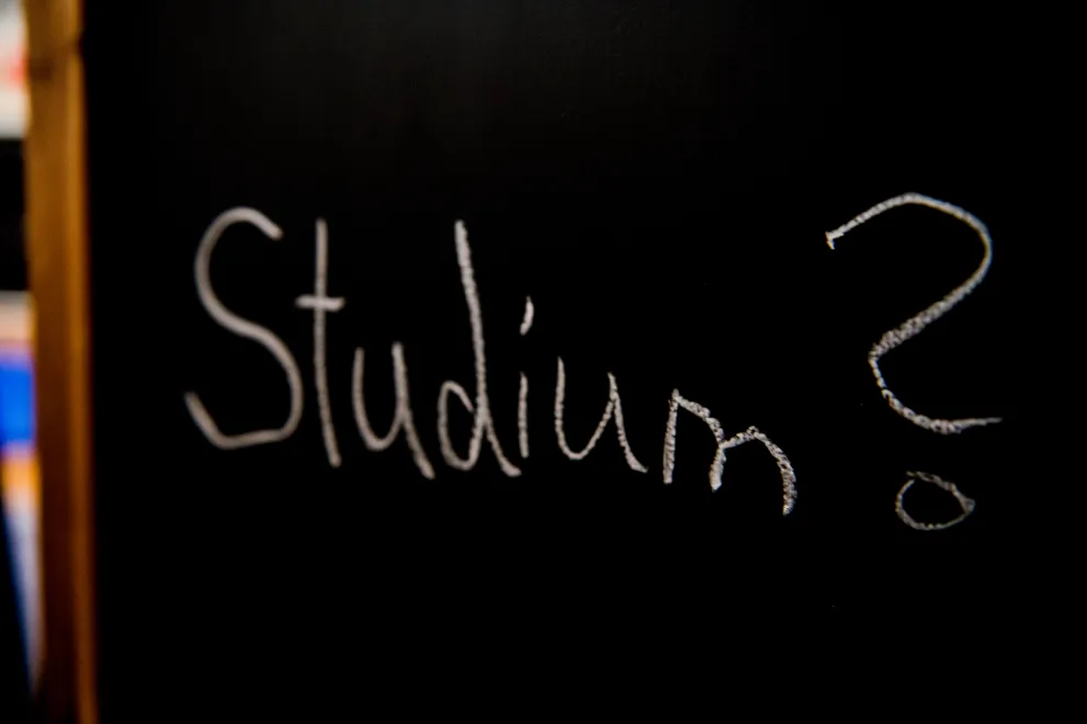 Das Wort "Studium?" auf einer Kreidetafel