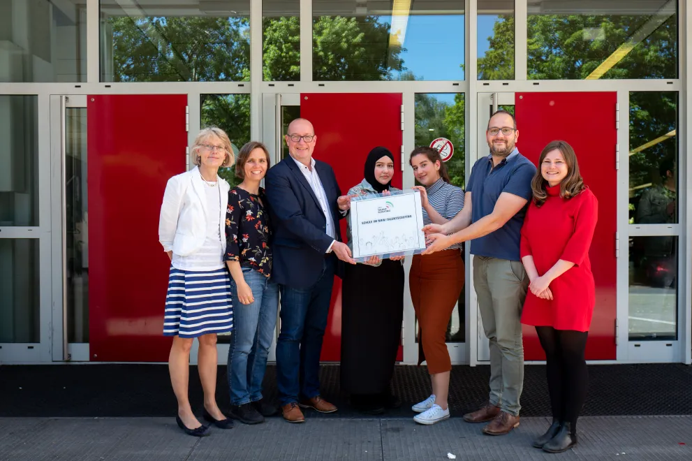Talentscouting Vertragsunterzeichnung Schule Theo Alice Salomon Berufskolleg Bochum