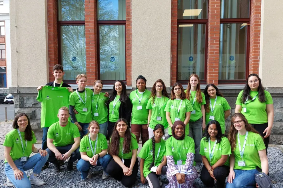Ein Gruppenfoto von Talenten während der Ferienakademie