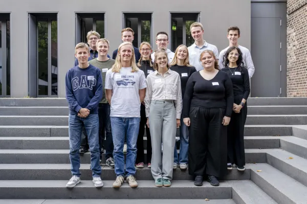 Teilnehmer:innen des FWJ-Durchgangs 2024/25