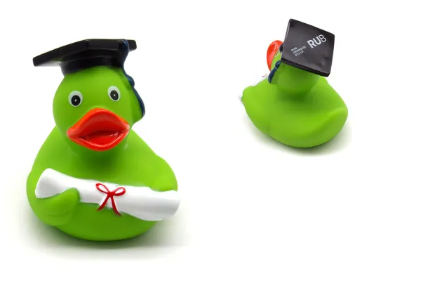 Foto: Absolvente im Unishop von der Vorder- und von der Rückseite. 